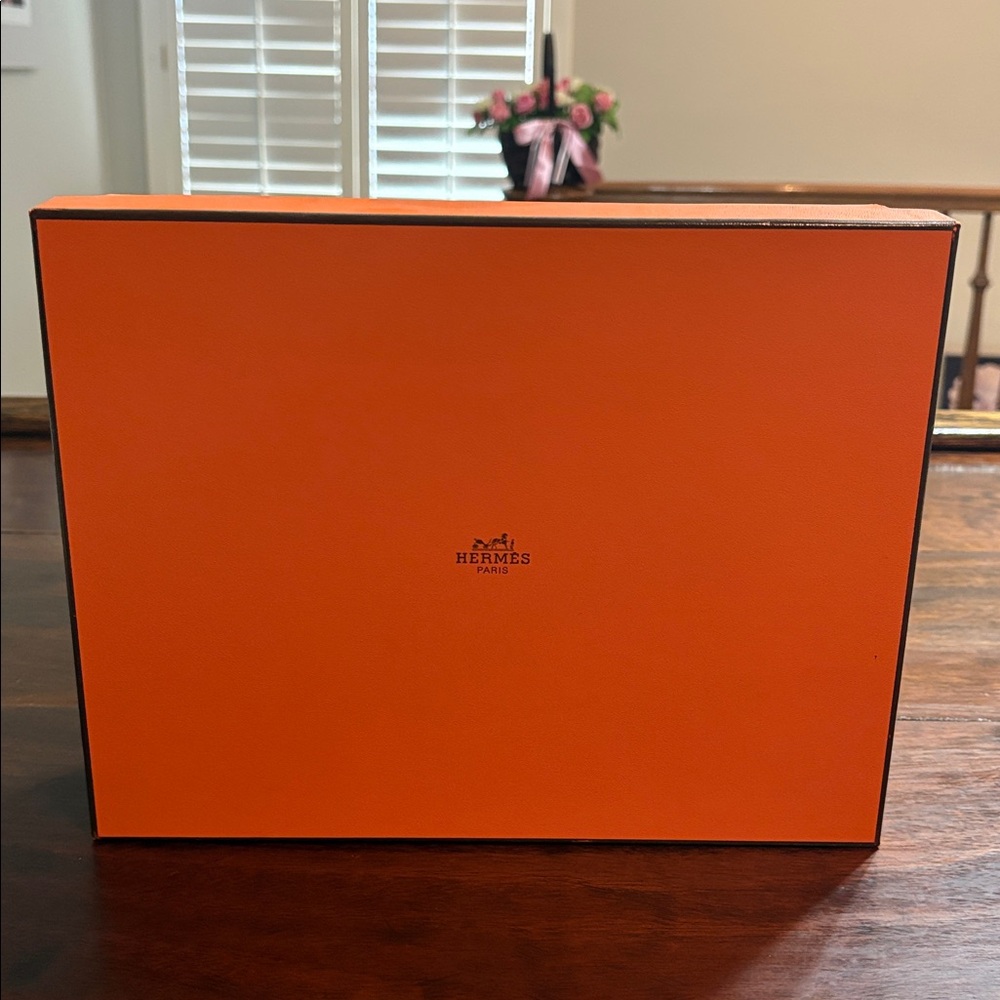 HERMÈS Paris Medium\Large Orange Gift Box